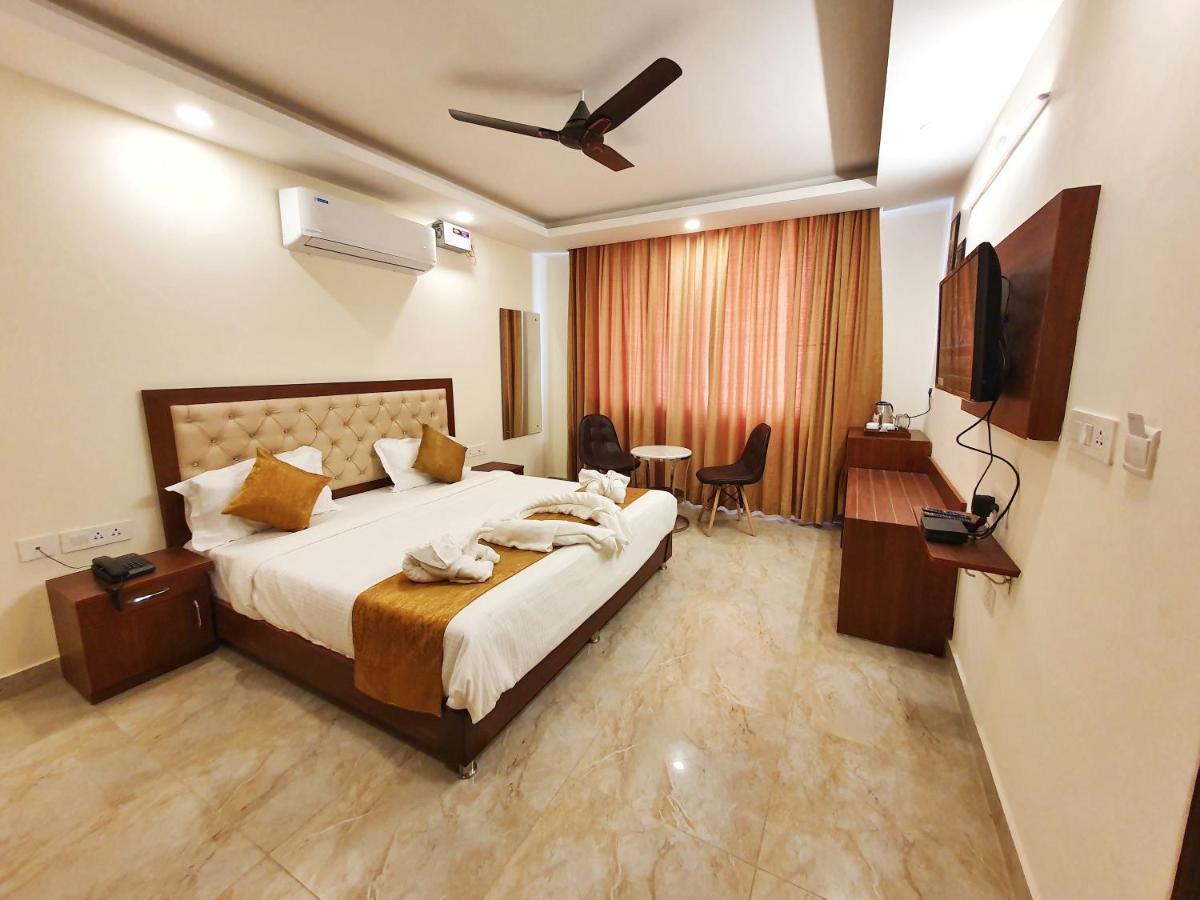 The Park Residency Hotel Dehradun Exterior photo
